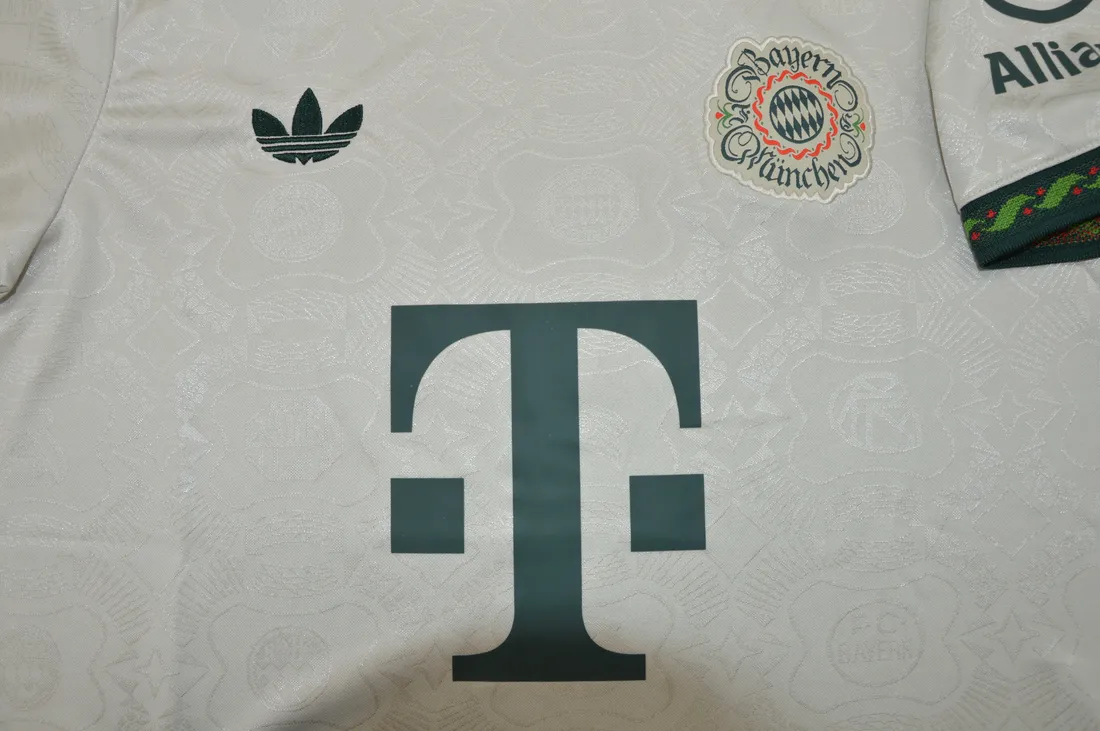 Bayern Munich Oktoberfest - 25/26